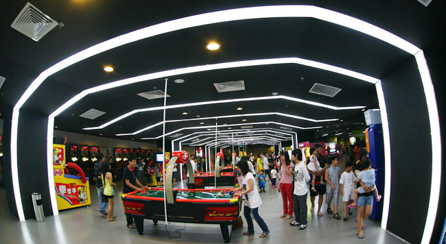 Vui chơi giải trí với Games tại Royal City Mega Mall