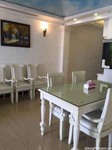 Bàn ăn căn hộ Royal City 111m2 đủ đồ