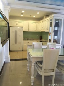 Bếp- căn hộ Royal City R1 111m2 đủ đồ 2 ngủ