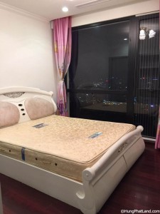 Giường phòng ngủ lớn - căn hộ 2 ngủ đủ đồ