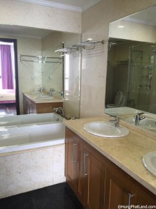 Vệ sinh căn hộ Royal City R1 111m2 đủ đồ