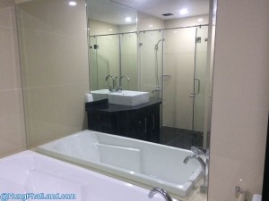 Vệ sinh Master Royal City 3 phòng ngủ 181m2