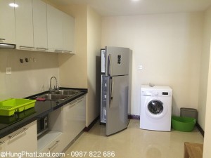 Bếp căn hộ 112m2 ROyal City đủ đồ