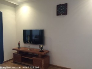 Tivi phòng khách căn hộ Royal City R6 55m2