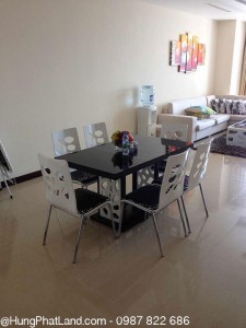 Bàn ăn căn hộ Royal City R1 124m2 đủ đồ