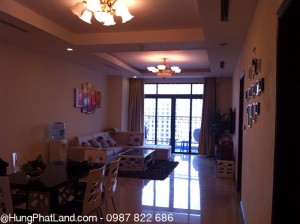 Phòng khách căn hộ Royal City R1 124m2 đủ đồ