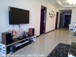 Tivi + Kệ tivi phòng khách căn hộ Royal City R1 đủ đồ 124m2
