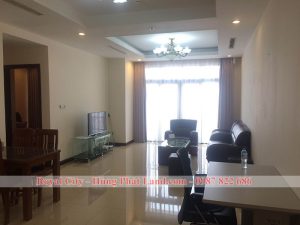 Phòng khách căn hộ Royal City R1 111m2 đủ đồ