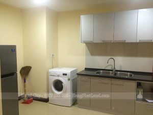 Bếp căn hộ Royal City R4 105m2 đủ đồ