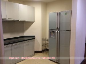 Bếp - căn hộ Royal City 93m2 đủ đồ