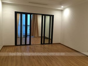 Phòng khách căn hộ Royal City R6 55m2 không đồ
