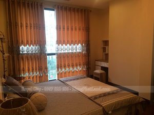 Phòng ngủ lớn căn hộ chung cư Royal City cho thuê R4 105m2