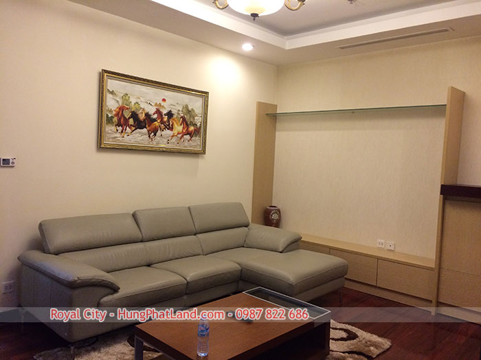 Sofa phòng khách căn hộ 93m2 Royal City