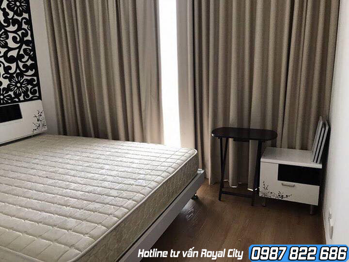 Phòng ngủ lớn của căn hộ Royal City R6
