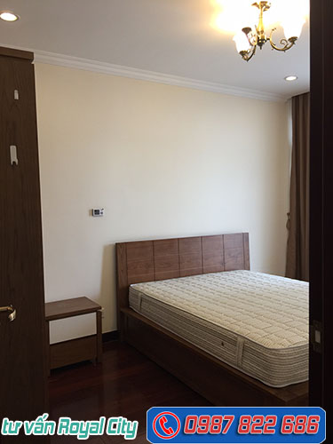 Phòng ngủ thứ 3 tại căn hộ Royal City 3 phòng ngủ Đủ đồ cho thuê giá rẻ 1200$