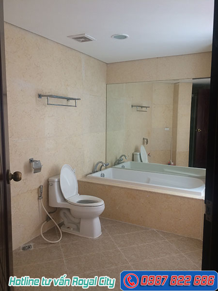 bồn tắm nằm căn hộ chung cư Royal City R1