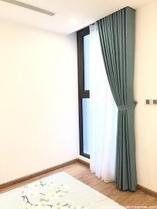 Cửa sổ phòng ngủ nhỏ - căn hộ Vinhomes Metropolis M3.
