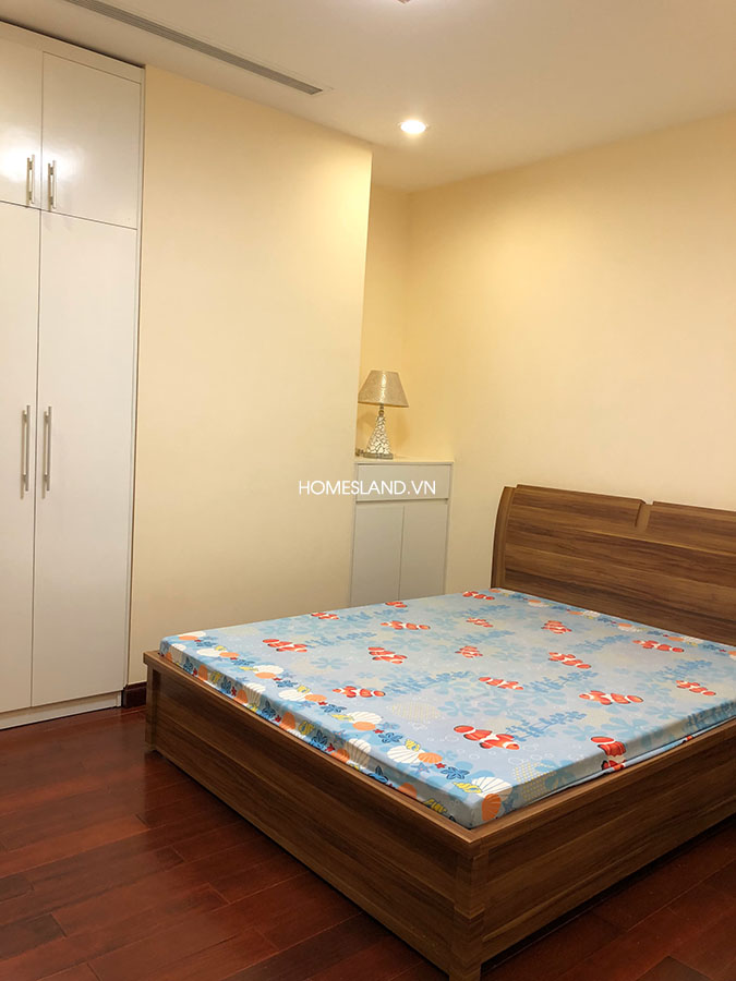 Giường phòng ngủ nhỏ - căn hộ Royal City 132m2 đủ đồ tại toà R4 Royal City.