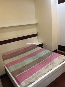 Giường phòng ngủ nhỏ - căn hộ R5 102m2 Royal City