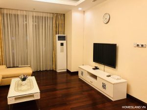 Tivi + kệ tivi phòng khách căn hộ Royal City 114m2 toà R1