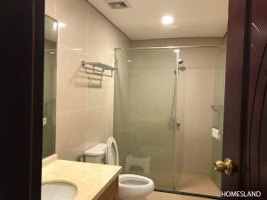 Phòng vệ sinh thứ 2 - căn hộ 2 ngủ 105m2, toà R5