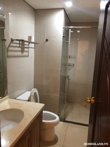 Vệ sinh ở phòng khách căn hộ 2 ngủ tòa R5