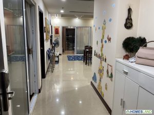 Không gian phòng khách: nhìn từ cửa vào